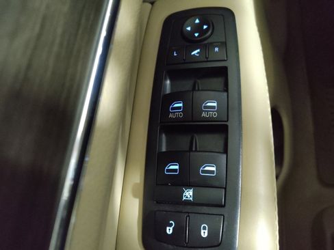 Used 2019 Jeep Grand Cherokee Overland image 27