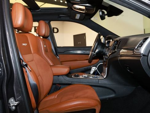 Used 2021 Jeep Grand Cherokee SRT image 16