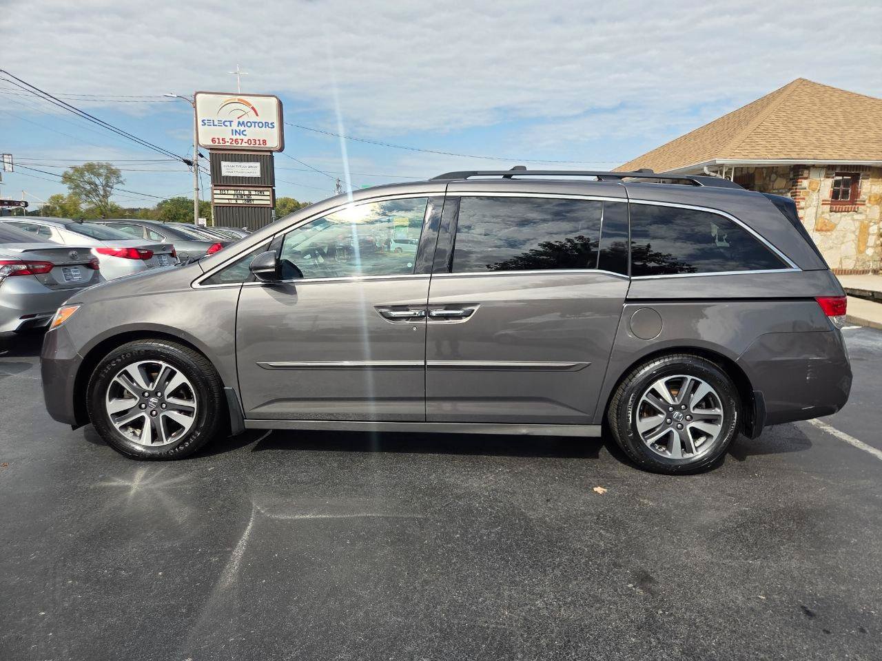 Used 2014 Honda Odyssey Touring image 3
