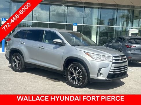 Used 2019 Toyota Highlander Plus AWD/4WD image 5