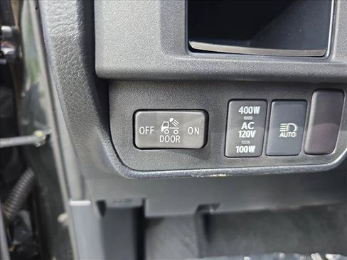 Used 2019 Toyota Tacoma TRD Sport AWD/4WD image 25