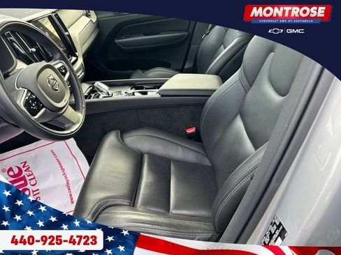 Used 2022 Volvo XC60 B5 Inscription image 11