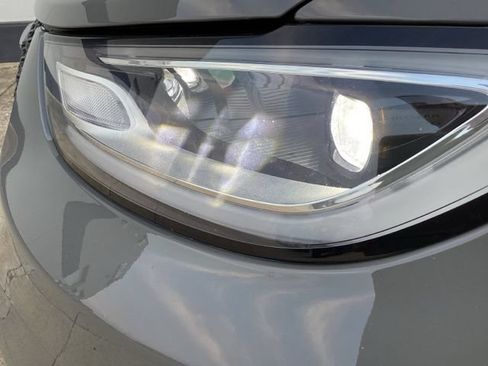 Used 2024 Chrysler Pacifica Limited FWD image 5