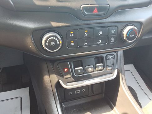 Used 2021 GMC Terrain SLE w/ Elevation Edition FWD image 17