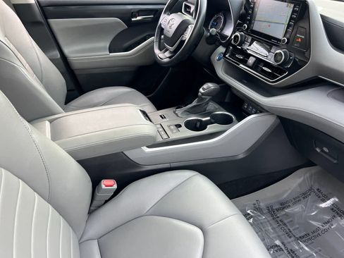 Used 2022 Toyota Highlander XLE image 17