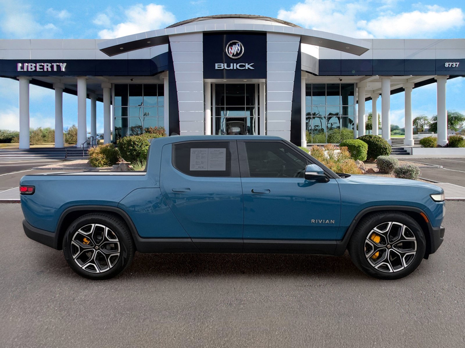 Used 2022 Rivian R1T Adventure AWD/4WD image 2