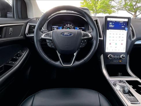 Used 2024 Ford Edge SEL w/ Sport Appearance Package image 6