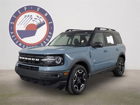 Used 2022 Ford Bronco Sport Outer Banks image 2