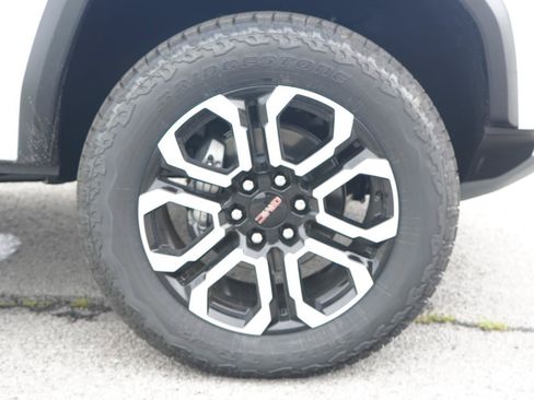 New 2026 GMC Canyon AT4 w/ AT4 Premium Package AWD/4WD image 14