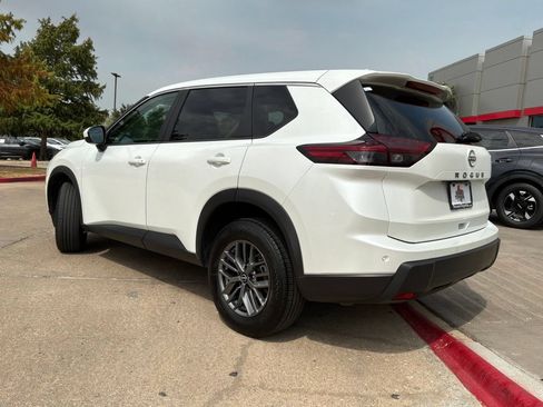 Used 2026 Nissan Rogue SV FWD image 8