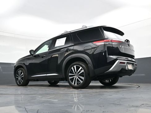 Used 2024 Nissan Pathfinder Platinum w/ Cargo Package image 43