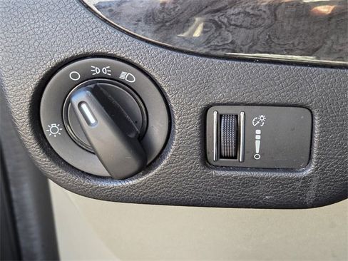 Used 2018 Dodge Grand Caravan SE w/ Rear Park Assist Package image 22