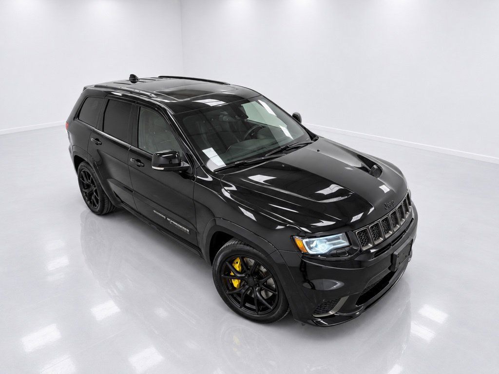 Used 2018 Jeep Grand Cherokee Trackhawk AWD/4WD image 5