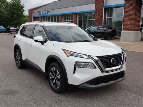 Used 2021 Nissan Rogue SV w/ Premium Package AWD/4WD image 4