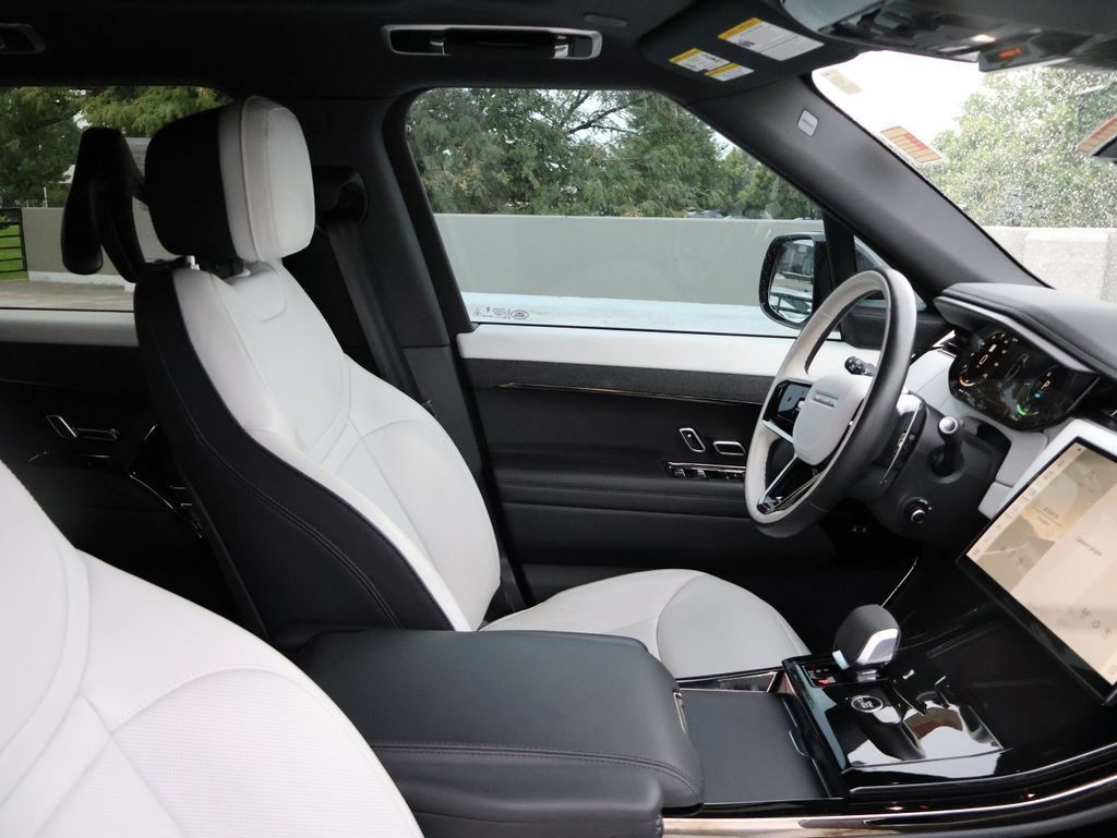 Certified 2025 Land Rover Range Rover Sport Dynamic SE AWD/4WD image 9