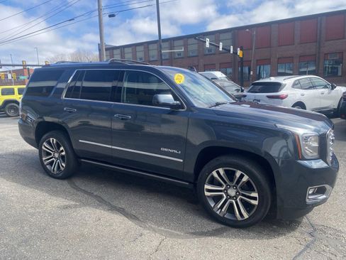 Used 2020 GMC Yukon Denali w/ Denali Premium Package AWD/4WD image 10
