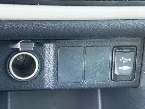 Used 2018 Toyota Corolla LE w/ Carpet Mat Package (TMS) FWD image 15