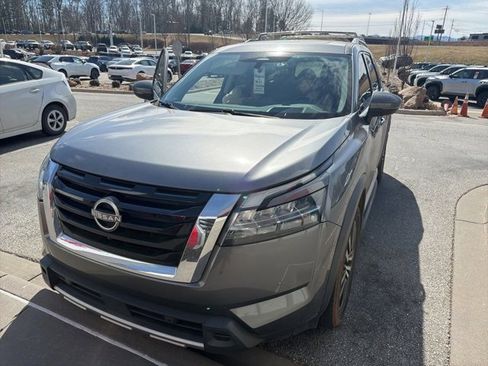 Used 2023 Nissan Pathfinder Platinum w/ Cargo Package image 1