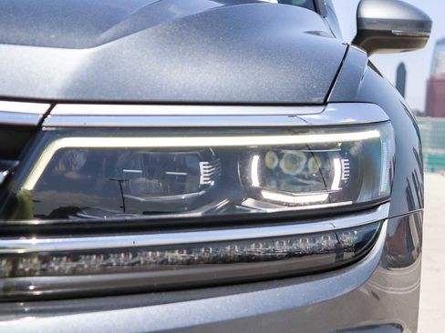Used 2018 Volkswagen Tiguan SEL Premium FWD image 7