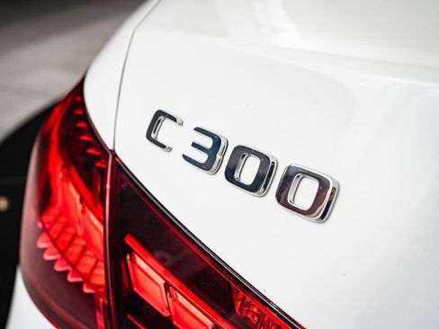 Used 2025 Mercedes-Benz C 300 4MATIC Sedan image 9