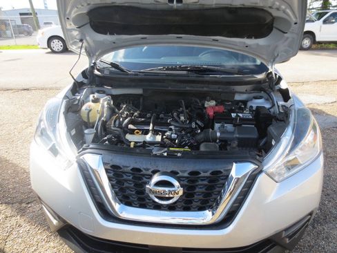 Used 2020 Nissan Kicks S FWD image 4