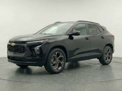 Used 2025 Chevrolet Trax LT FWD image 3