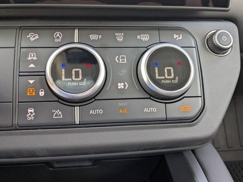 Used 2026 Land Rover Defender 110 X-Dynamic SE AWD/4WD image 19