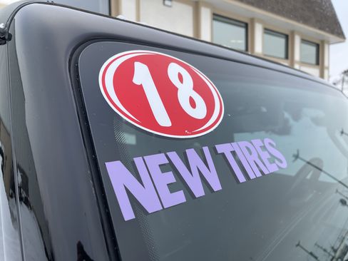 Used 2018 Jeep Wrangler Unlimited Sahara w/ Uconnect 4C Nav & Sound Group image 25