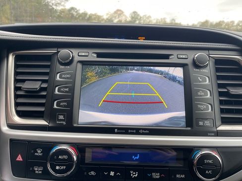 Used 2019 Toyota Highlander Limited image 6