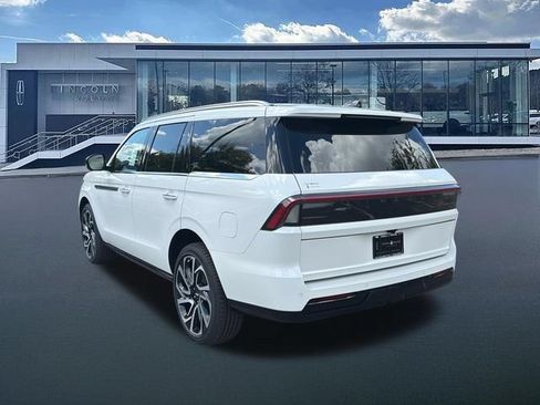 New 2027 Lincoln Navigator Reserve AWD/4WD image 5