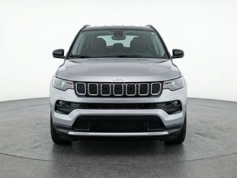 Used 2025 Jeep Compass Limited AWD/4WD image 2