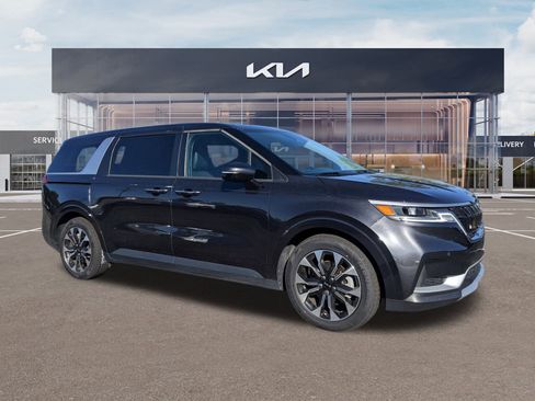 Certified 2024 Kia Carnival EX image 2