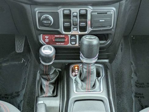Used 2023 Jeep Wrangler Unlimited Rubicon AWD/4WD image 19