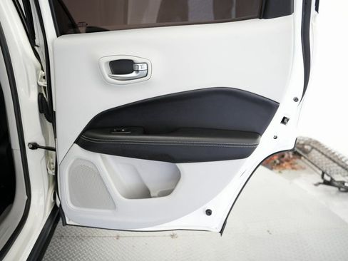 Used 2018 Jeep Compass Latitude image 33