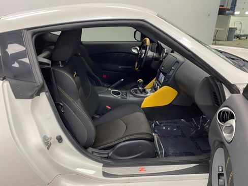 Used 2019 Nissan 370Z Coupe w/ Z34 Heritage Edition - White image 20
