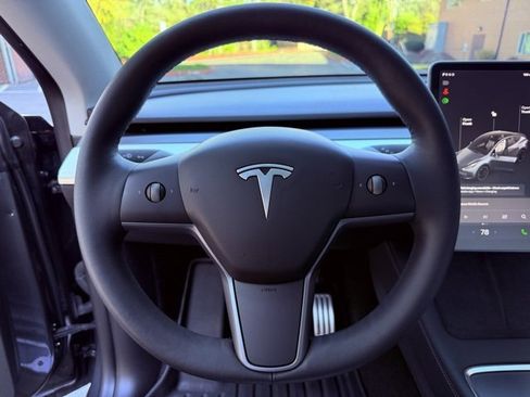 Used 2022 Tesla Model Y Performance image 14