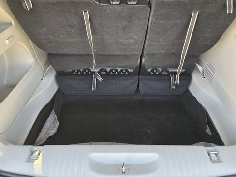 Used 2024 Chrysler Pacifica Touring-L FWD image 32
