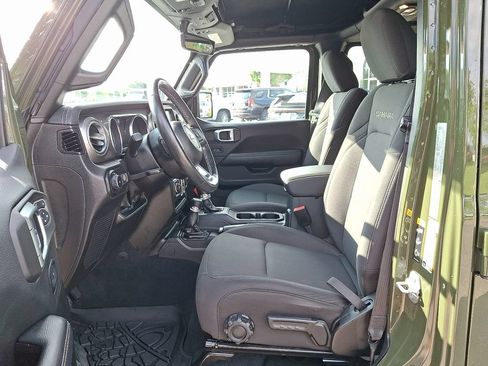 Used 2022 Jeep Wrangler Unlimited Sahara w/ Cold Weather Group AWD/4WD image 13