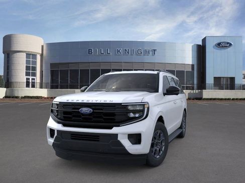 New 2026 Ford Expedition Active image 3