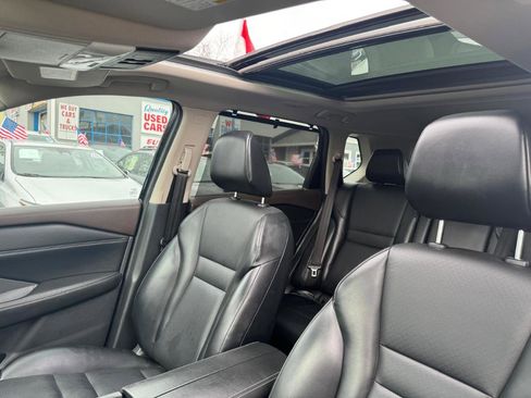 Used 2021 Nissan Rogue SV w/ Premium Package image 15