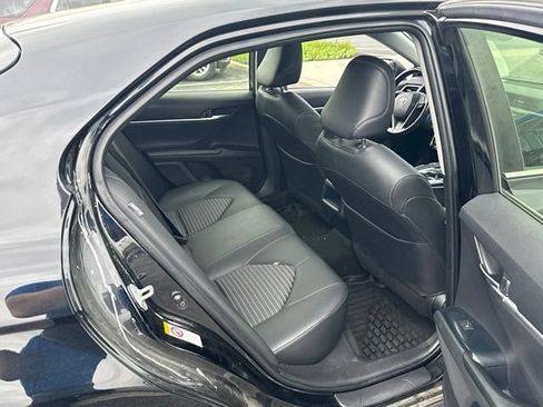 Used 2018 Toyota Camry SE w/ Moonroof Package FWD image 21