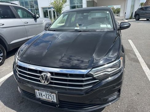 Used 2021 Volkswagen Jetta SE w/ SE Cold Weather Package FWD image 2
