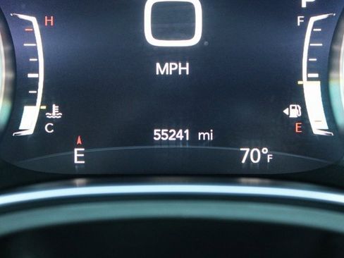 Used 2023 Chrysler Pacifica Limited w/ S Appearance Package image 32