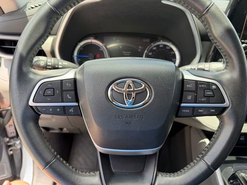 Used 2023 Toyota Highlander XLE FWD image 27