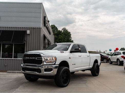 Used 2022 RAM 2500 Big Horn AWD/4WD image 3