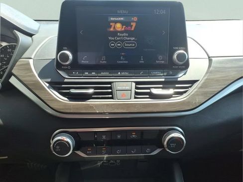 Used 2023 Nissan Altima 2.5 SV AWD/4WD image 18