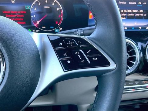 Used 2025 Mercedes-Benz GLB 250 4MATIC image 20