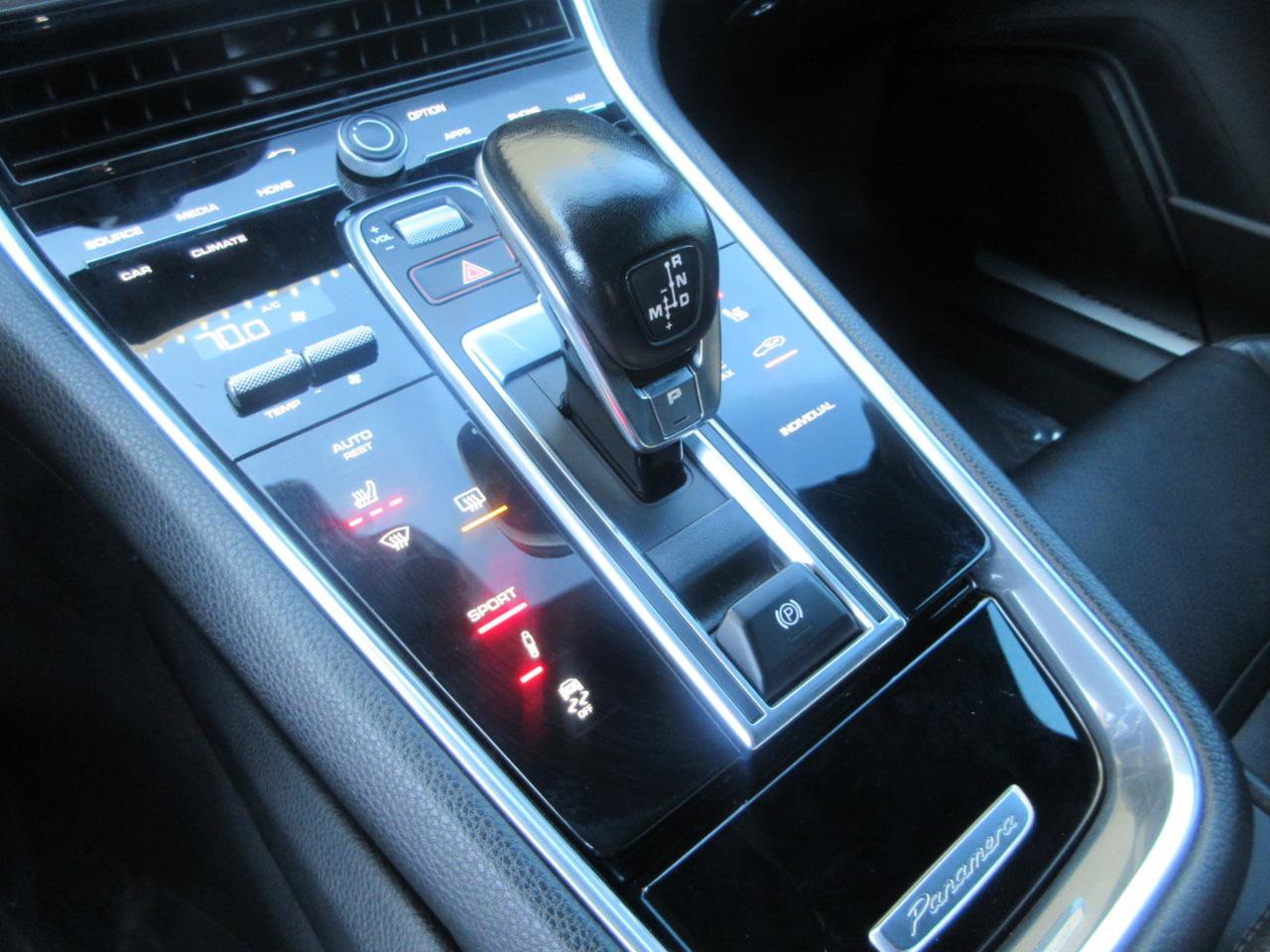 Used 2019 Porsche Panamera RWD image 52