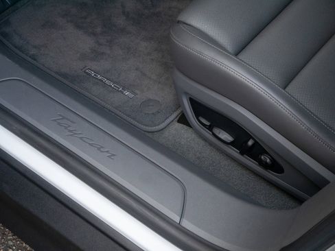 Used 2022 Porsche Taycan image 27
