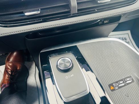 Used 2025 Buick Enclave Sport Touring image 28